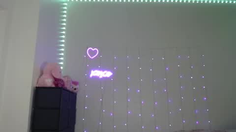 Snapshot of bellamonroee chatting on 12.24.24 Bella Monroe online show from 12.24.24