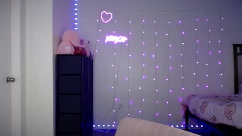 Snapshot of bellamonroee chatting on 02.19.25 Bella Monroe online show from 02.19.25