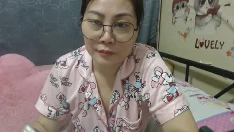 Snapshot of bellbabe chatting on 01.12.25 Bella online show from 01.12.25