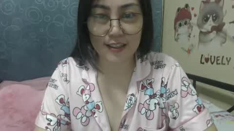 Snapshot of bellbabe chatting on 01.21.25 Bella online show from 01.21.25