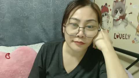 Snapshot of bellbabe chatting on 02.25.25 Bella online show from 02.25.25