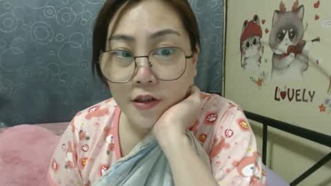 Snapshot of bellbabe chatting on 02.25.25 Bella online show from 02.25.25