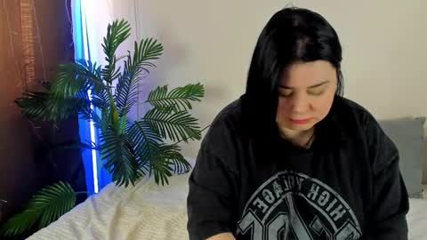 Snapshot of bellybooxo chatting on 10.21.25 LinaBoo online show from 10.21.25