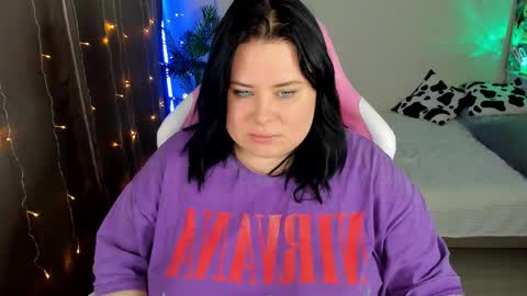 Snapshot of bellybooxo chatting on 10.29.25 LinaBoo online show from 10.29.25