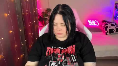 Snapshot of bellybooxo chatting on 11.01.25 LinaBoo online show from 11.01.25