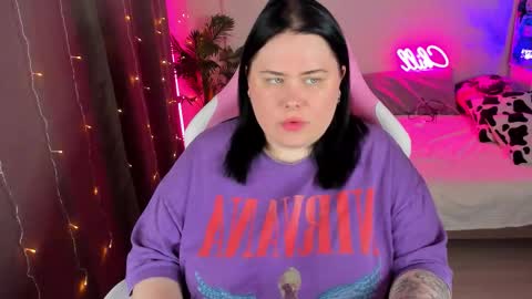 Snapshot of bellybooxo chatting on 11.04.25 LinaBoo online show from 11.04.25