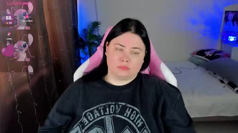 Snapshot of bellybooxo chatting on 11.12.25 LinaBoo online show from 11.12.25