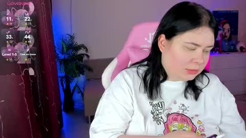 Snapshot of bellybooxo chatting on 11.13.25 LinaBoo online show from 11.13.25