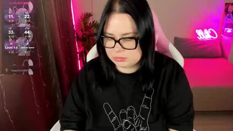 Snapshot of bellybooxo chatting on 11.17.25 LinaBoo online show from 11.17.25