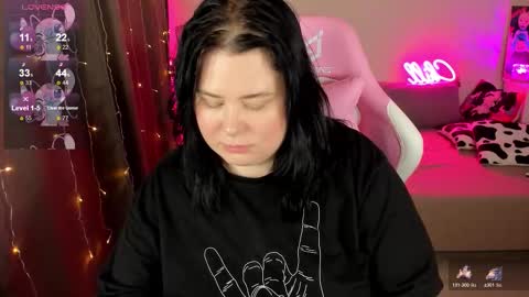 Snapshot of bellybooxo chatting on 11.17.25 LinaBoo online show from 11.17.25