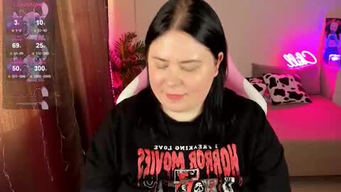 Snapshot of bellybooxo chatting on 11.18.25 LinaBoo online show from 11.18.25