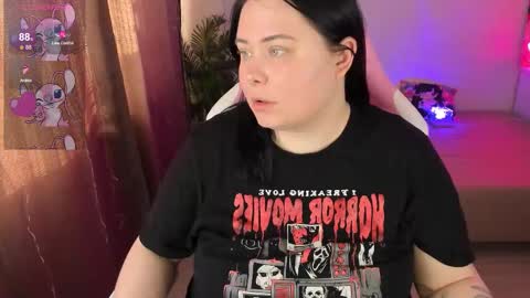 Snapshot of bellybooxo chatting on 11.19.25 LinaBoo online show from 11.19.25