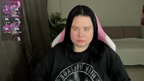 Snapshot of bellybooxo chatting on 12.04.25 LinaBoo online show from 12.04.25