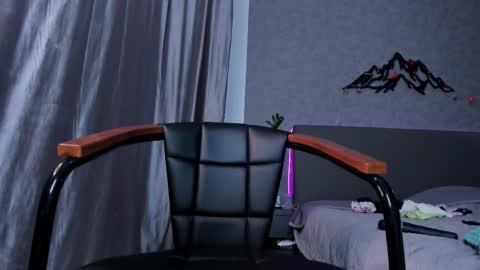 A girl from your  dreams online show from 11.29.25