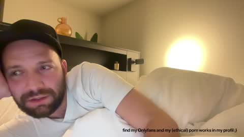 Snapshot of ben_nm chatting on 11.08.25 Ben N. online show from 11.08.25