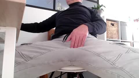 Snapshot of bencobra chatting on 12.04.24 bencobra online show from 12.04.24