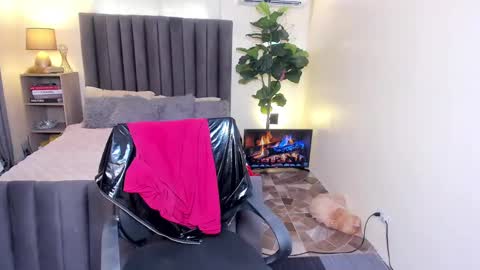 Snapshot of bentlyfuck chatting on 01.27.25 bentlyfuck online show from 01.27.25