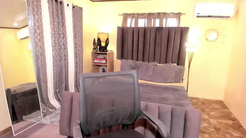 Snapshot of bentlyfuck chatting on 03.05.25 bentlyfuck online show from 03.05.25