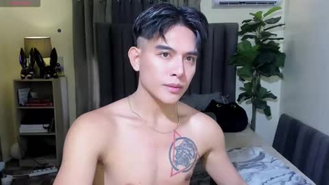 Snapshot of bentlyfuck chatting on 10.08.25 bentlyfuck online show from 10.08.25