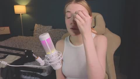 Snapshot of benty_bunny chatting on 12.09.24 Alice online show from 12.09.24