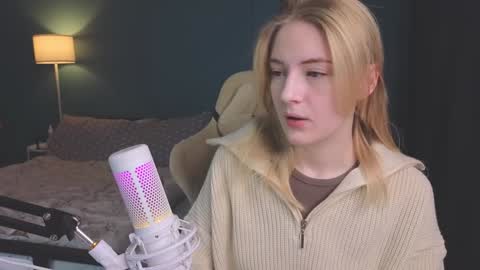 Snapshot of benty_bunny chatting on 12.28.24 Alice online show from 12.28.24