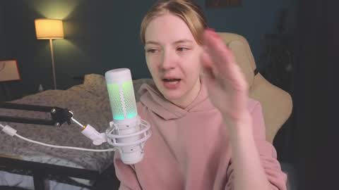 Snapshot of benty_bunny chatting on 01.24.25 Alice online show from 01.24.25