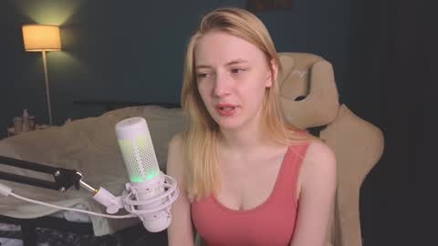 Snapshot of benty_bunny chatting on 01.30.25 Alice online show from 01.30.25