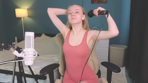 Snapshot of benty_bunny chatting on 02.26.25 Alice online show from 02.26.25