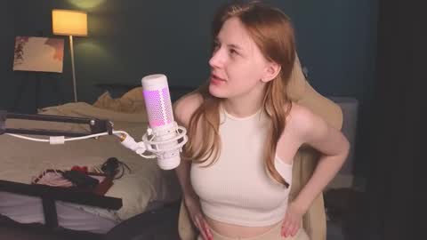 Snapshot of benty_bunny chatting on 10.17.25 Alice online show from 10.17.25