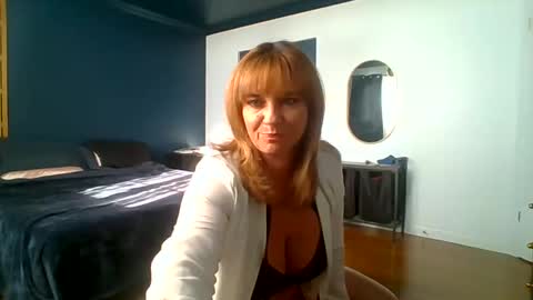 Snapshot of best_tease13 chatting on 01.22.25 Sexymilf13 online show from 01.22.25