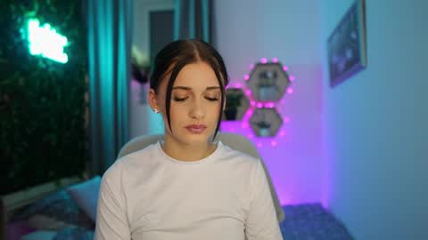 Snapshot of betty_greyy chatting on 09.18.25 Betty Grey online show from 09.18.25