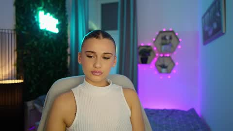 Snapshot of betty_greyy chatting on 09.20.25 Betty Grey online show from 09.20.25