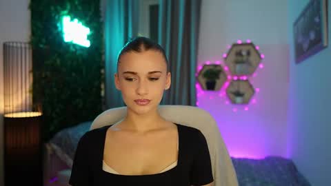 Snapshot of betty_greyy chatting on 09.21.25 Betty Grey online show from 09.21.25