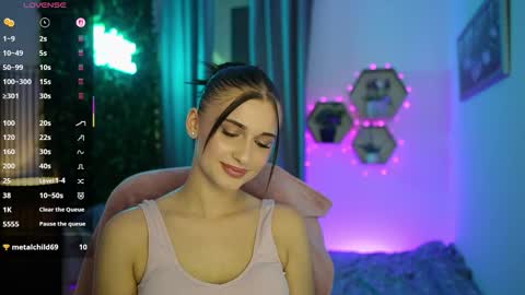 Snapshot of betty_greyy chatting on 09.24.25 Betty Grey online show from 09.24.25
