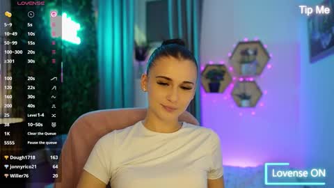 Snapshot of betty_greyy chatting on 10.17.25 Betty Grey online show from 10.17.25