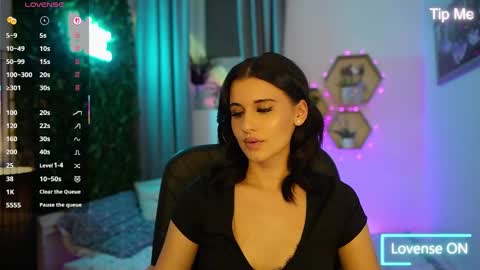Snapshot of betty_greyy chatting on 10.25.25 Betty Grey online show from 10.25.25