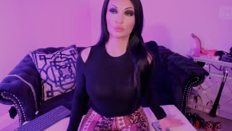 Snapshot of bettybishop chatting on 02.16.25 NatashaxoBangs online show from 02.16.25