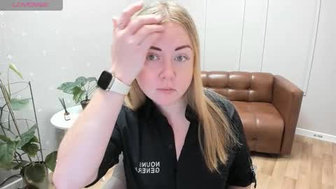 Mila Sweet online show from 11.28.25