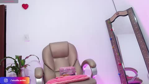 Snapshot of beuty_goddes777 chatting on 09.22.25 Nicolle Aviles online show from 09.22.25