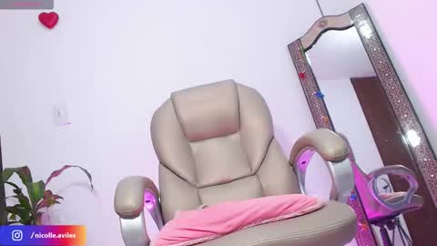 Snapshot of beuty_goddes777 chatting on 10.07.25 Nicolle Aviles online show from 10.07.25