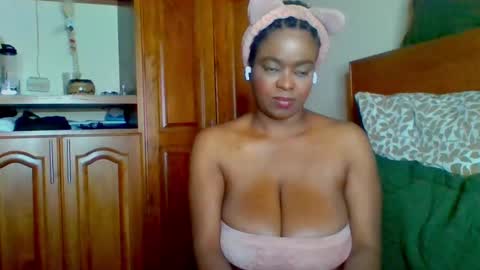 Snapshot of bianca_ebony chatting on 02.06.25 bianca ebony online show from 02.06.25