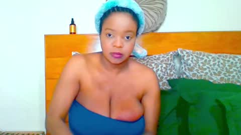 Snapshot of bianca_ebony chatting on 03.01.25 bianca ebony online show from 03.01.25