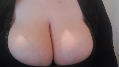 Snapshot of bigbittiesandfun chatting on 03.05.25 bigbittiesandfun online show from 03.05.25