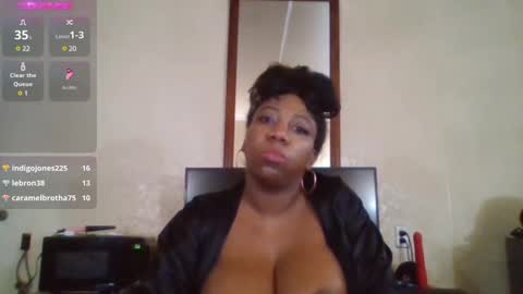 Snapshot of bigboobs_bouncin chatting on 12.17.24 Ashley online show from 12.17.24