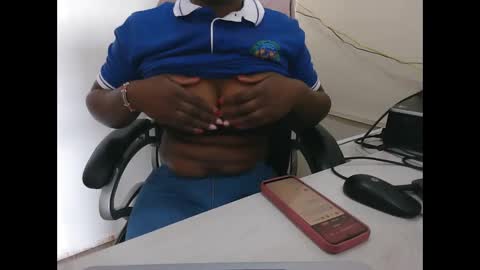 Snapshot of bigbumboobs98 chatting on 09.26.25 bigbumboobs98 online show from 09.26.25