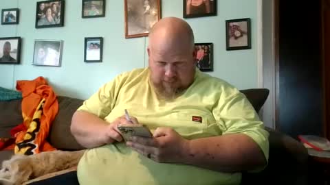 Snapshot of bigcummer4u803 chatting on 03.05.25 Tiny online show from 03.05.25