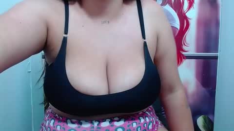 Snapshot of bigg_boobs_xxx chatting on 03.01.25 Sunny online show from 03.01.25