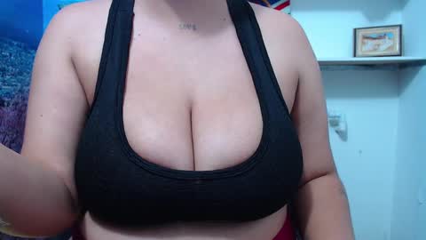 Snapshot of bigg_boobs_xxx chatting on 03.07.25 Sunny online show from 03.07.25