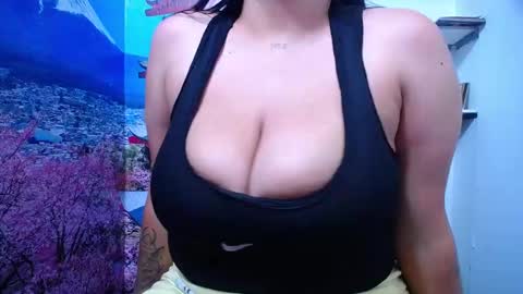 Snapshot of bigg_boobs_xxx chatting on 03.10.25 Sunny online show from 03.10.25