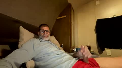 Snapshot of biggcock27 chatting on 11.01.25 biggcock27 online show from 11.01.25